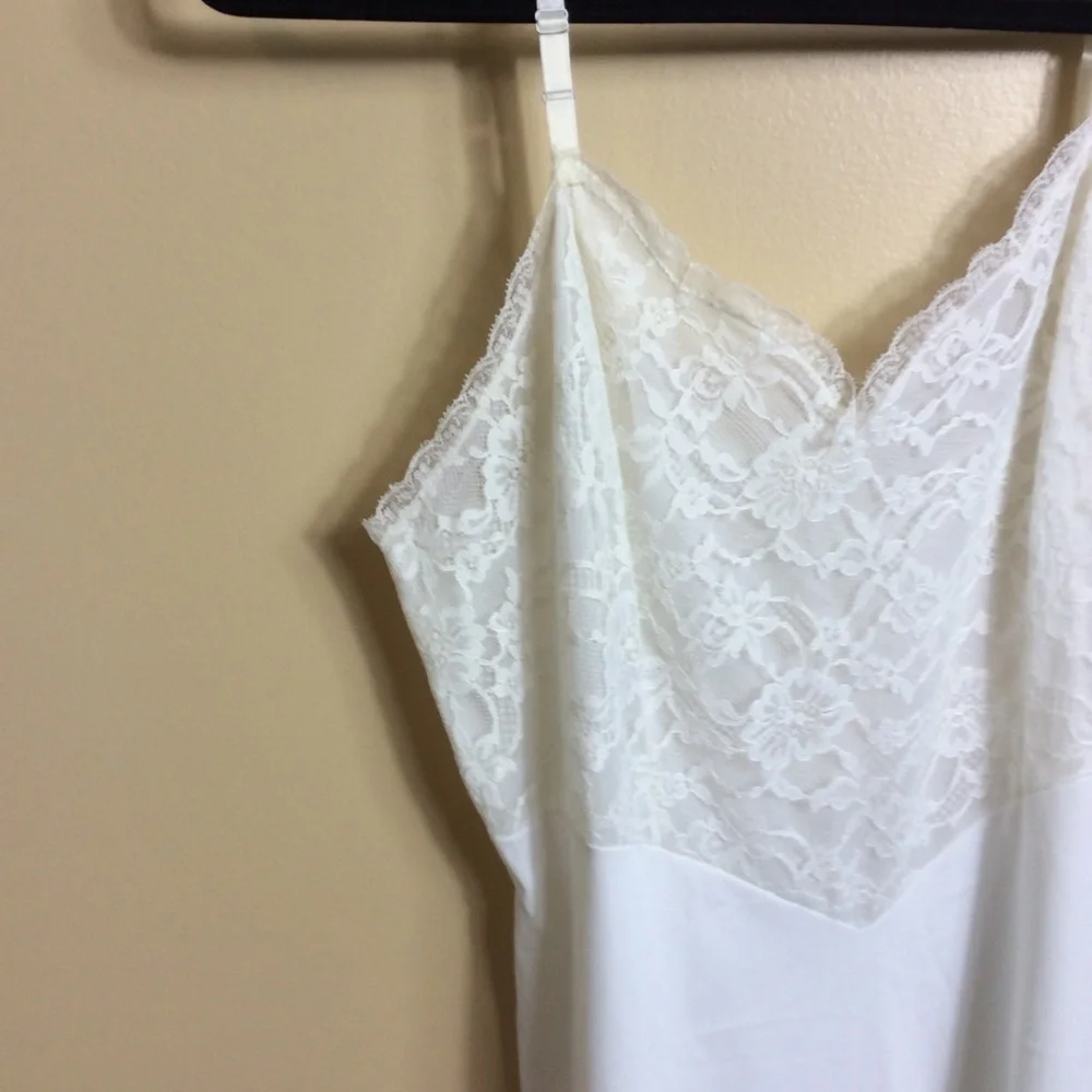 Vintage Vanity Fair white slip. 36. Medium. - Picture 3 of 7